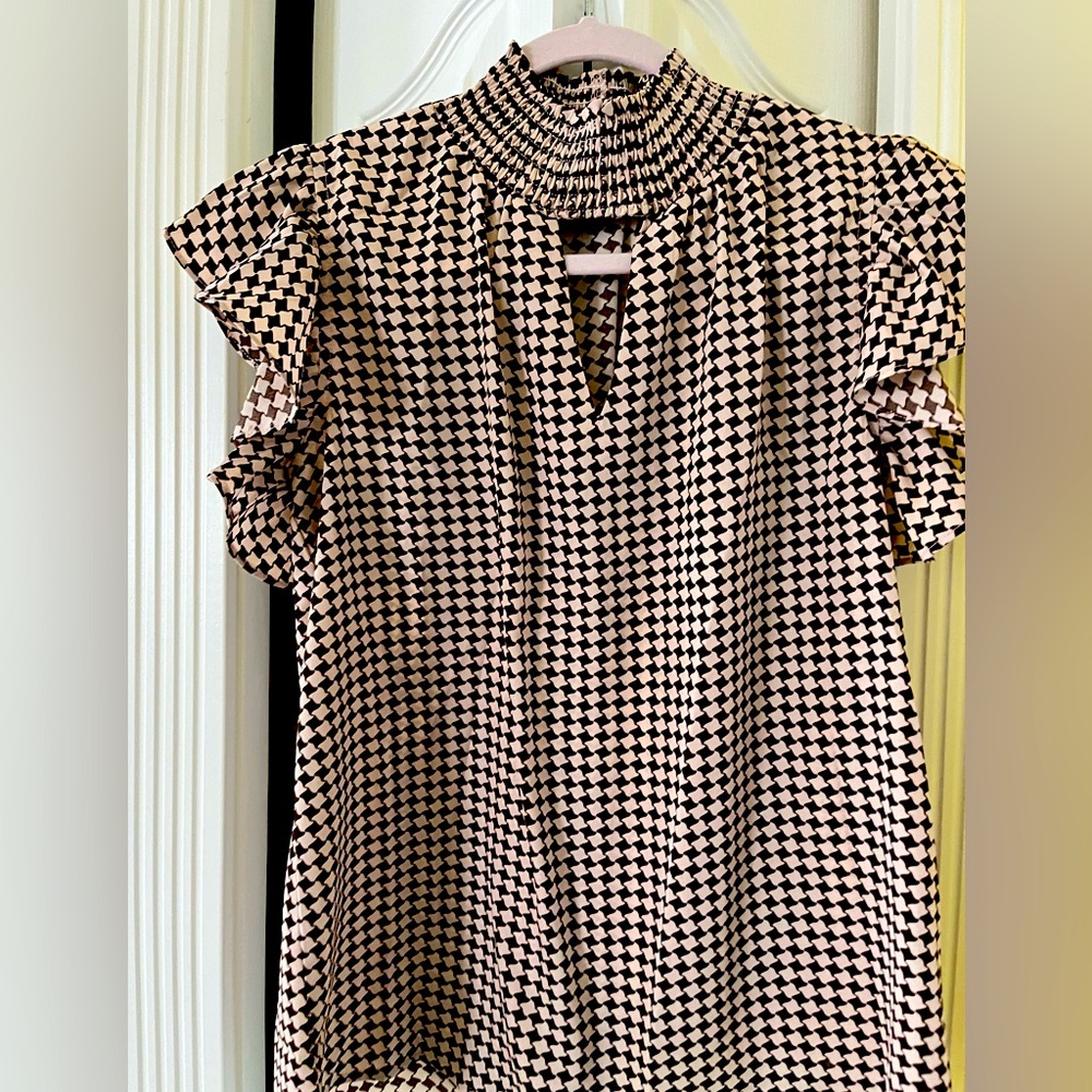 Two tone houndstooth brown/ ivory ruffle neck blouse. Elastic neck , keyhole